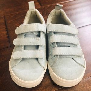 Boys Old Navy size 7 shoes